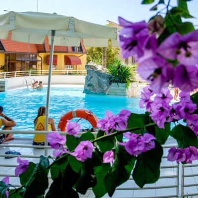hotel-bristol-4-stelle-bellaria-piscina-con-salvataggio