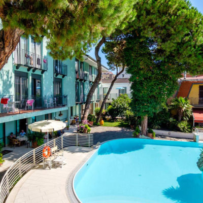 hotel-bristol-4-stelle-bellaria-piscina-esterna